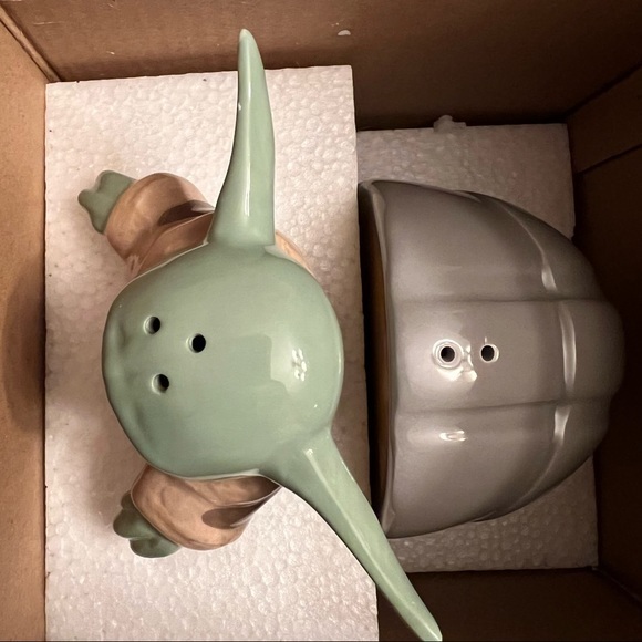Star Wars Mandalorian Baby Yoda The Child Salt and Pepper Shakers Cerami… - Picture 4 of 7